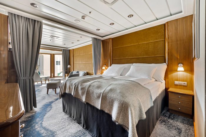 Expedition Suite | Grand Suite on middle or upper deck